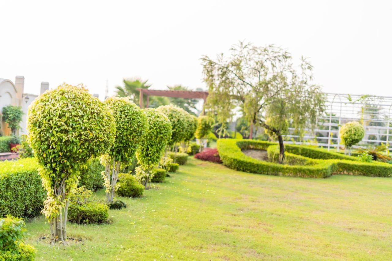 The Radiant Resort Gorakhpur Eksteriør billede